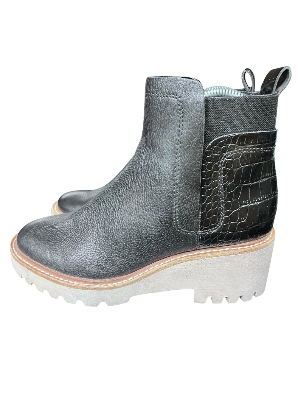 Dolce Vita Huey Chelsea boots, size 6.5
